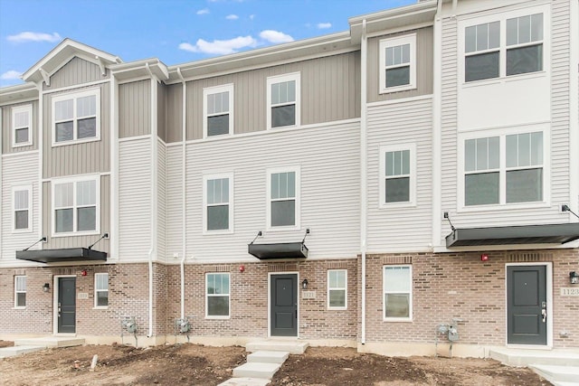 1121 Girard Ave, Des Plaines, IL 60018 - townhome / multi-family property with brick siding and board and batten siding