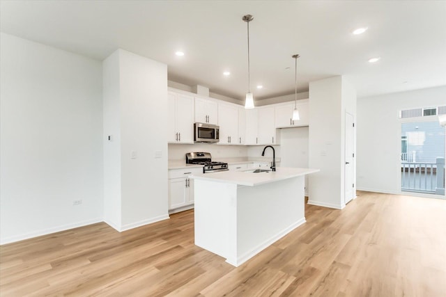 1121 Girard Ave, Des Plaines, IL 60018 - kitchen with stainless steel appliances, a sink, light wood finished floors, light countertops, and recessed lighting