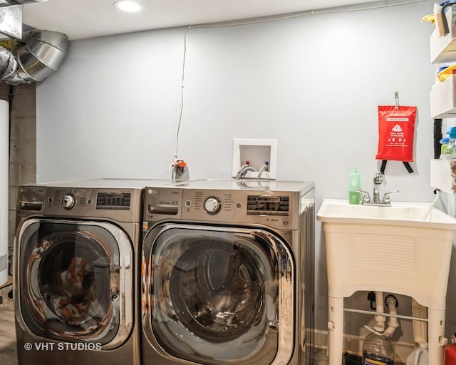 clothes washing area with a sink, laundry area, washing machine and clothes dryer, and recessed lighting