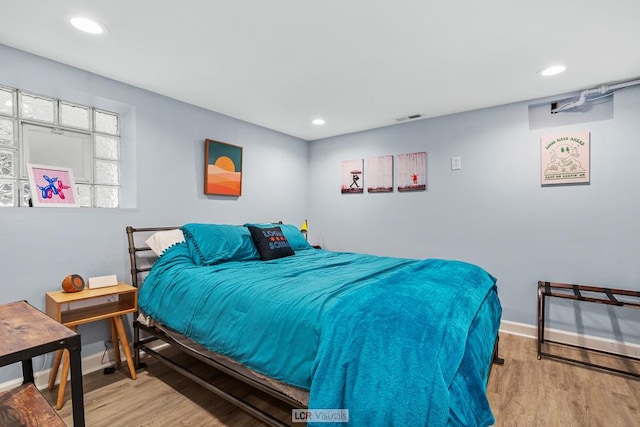 bedroom featuring recessed lighting, visible vents, baseboards, and wood finished floors