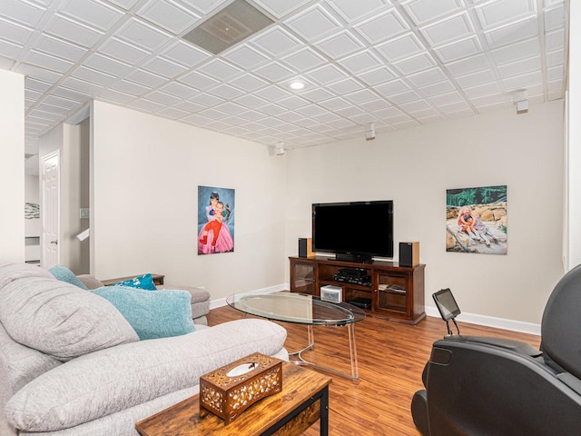 living area with light wood-style flooring, baseboards, and recessed lighting