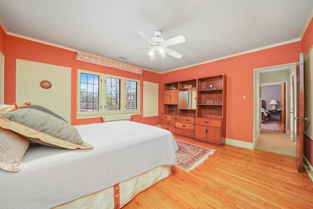 bedroom with baseboards, visible vents, a ceiling fan, ornamental molding, and light wood-style floors