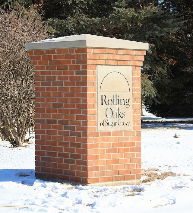 view of community / neighborhood sign