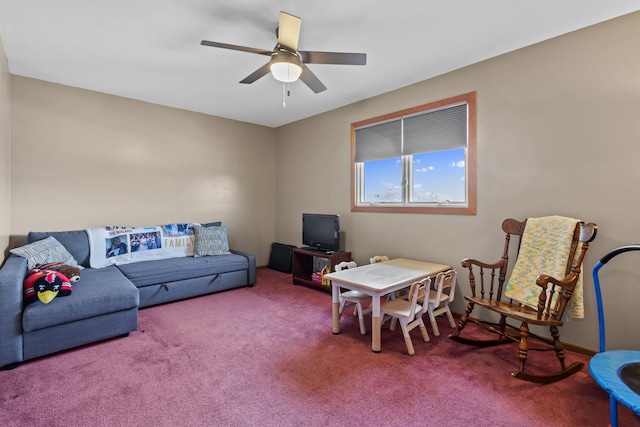 carpeted living room featuring ceiling fan