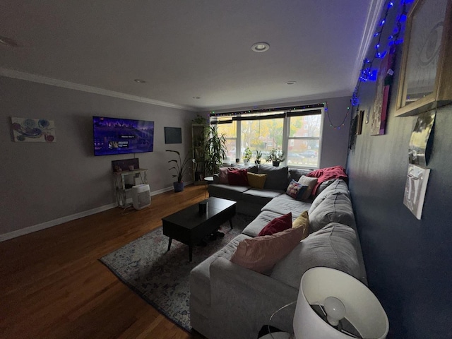 living room with ornamental molding, recessed lighting, wood finished floors, and baseboards