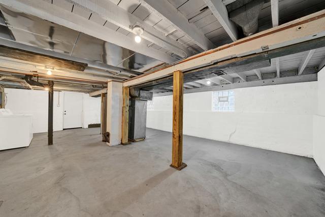 basement with washer / clothes dryer