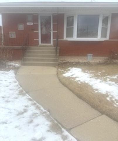 view of front of house featuring entry steps