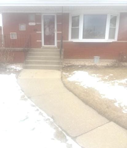 view of front of house with entry steps