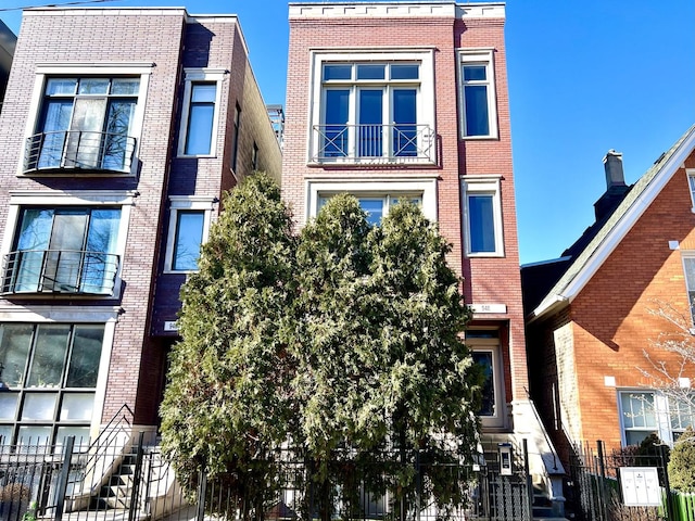 Listing photo 3 for 948 N Winchester Ave Unit 3, Chicago IL 60622