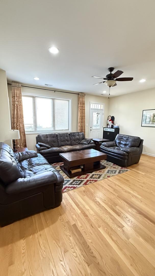 living area featuring light wood-style floors, recessed lighting, and ceiling fan