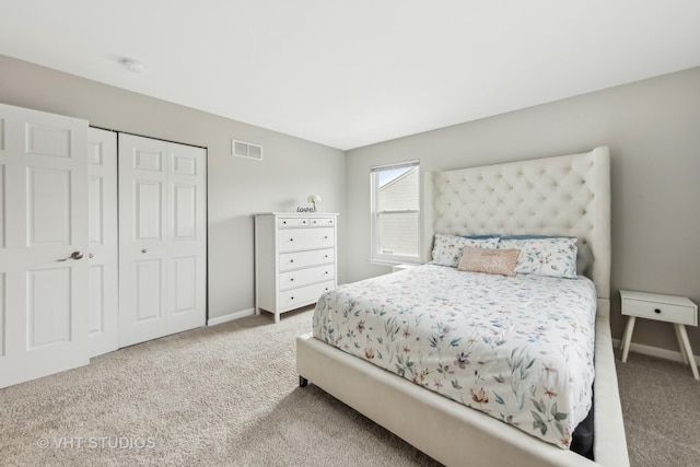 bedroom with carpet floors, baseboards, visible vents, and a closet