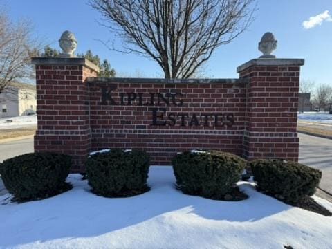 view of community / neighborhood sign