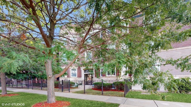 view of front facade with a fenced front yard