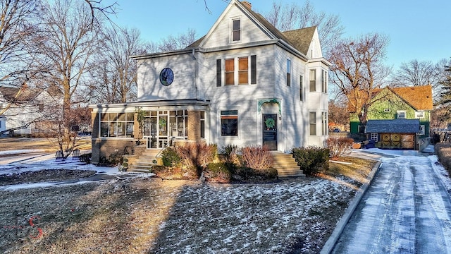 view of front of house featuring an outdoor structure