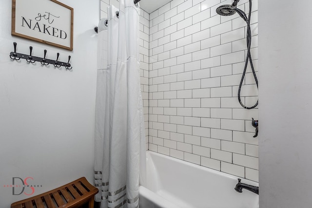 bathroom featuring shower / tub combo