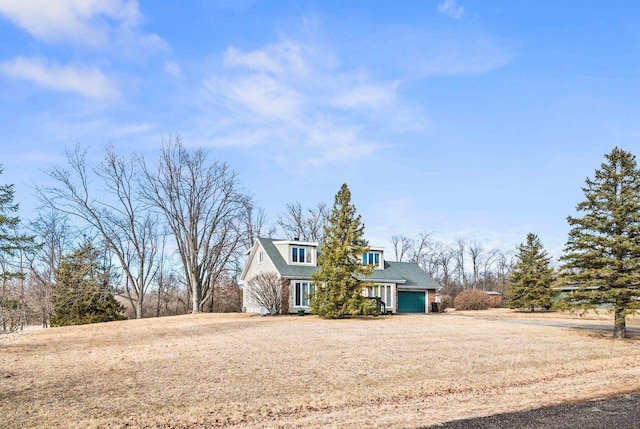 view of front of property featuring a garage and driveway