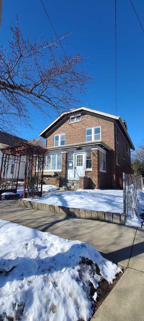 view of front of house with brick siding