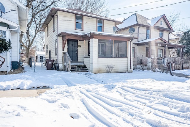 view of american foursquare style home