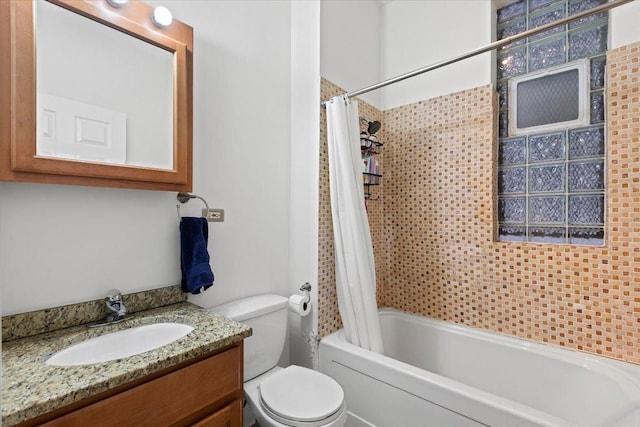 bathroom featuring shower / tub combo with curtain, vanity, and toilet