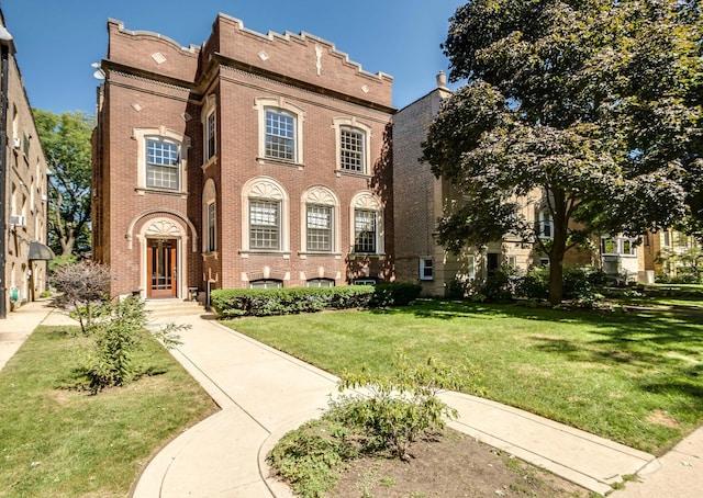 view of front of home with a front lawn and brick siding