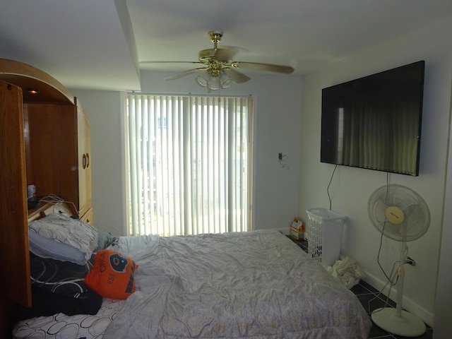 bedroom with ceiling fan