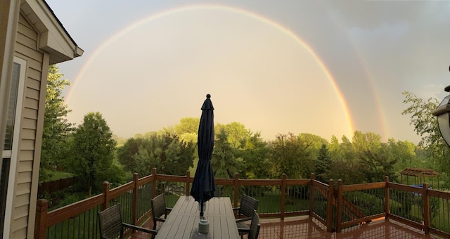 deck with outdoor dining area