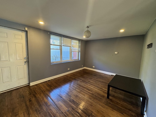 foyer entrance with dark wood-style floors, recessed lighting, visible vents, and baseboards