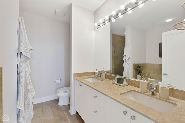 full bathroom featuring baseboards, a sink, toilet, and tile patterned floors