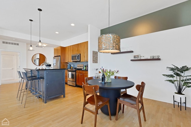 dining room featuring light wood-style flooring, visible vents, and recessed lighting