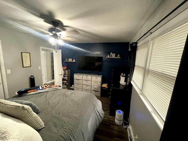 bedroom with dark wood-style floors and a ceiling fan