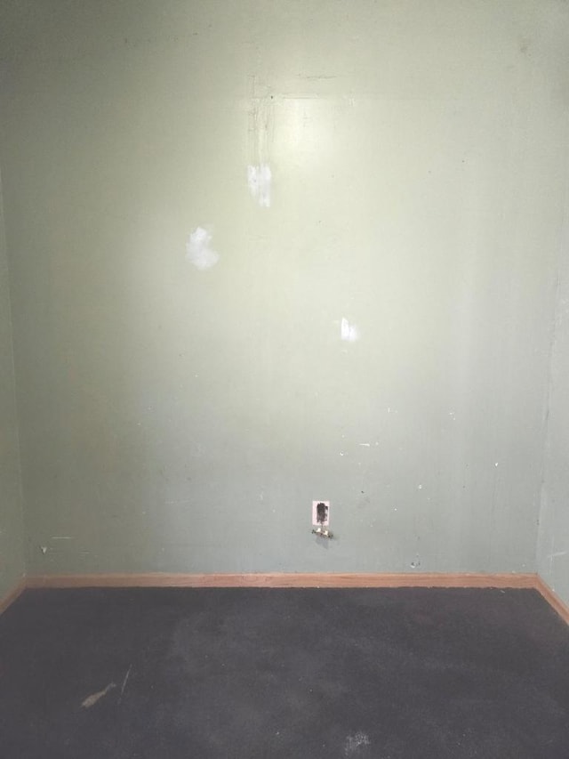 empty room featuring baseboards