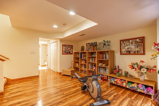 exercise area featuring light wood-style floors, baseboards, visible vents, and recessed lighting