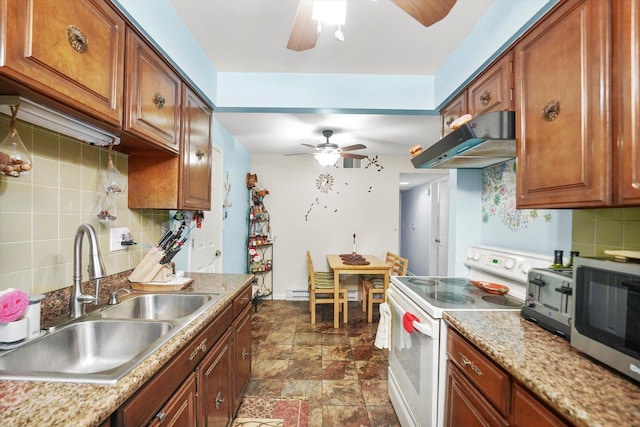 kitchen with under cabinet range hood, electric range, a sink, decorative backsplash, and stainless steel microwave