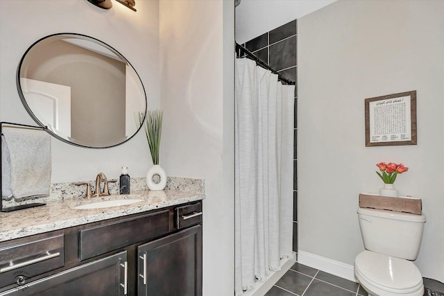 full bath featuring baseboards, a shower with shower curtain, toilet, tile patterned flooring, and vanity