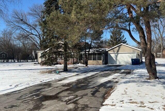 view of front of property with a garage and driveway