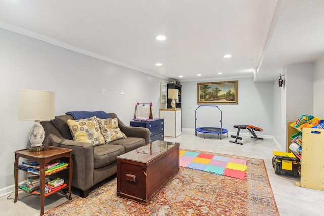 living area with baseboards, recessed lighting, and crown molding