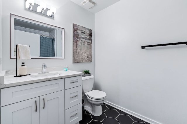 full bathroom featuring visible vents, toilet, vanity, tile patterned flooring, and baseboards