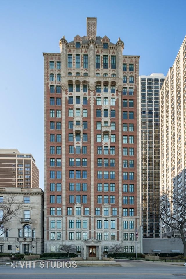 view of building exterior featuring a city view