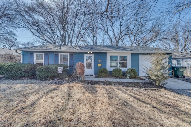 ranch-style house with driveway