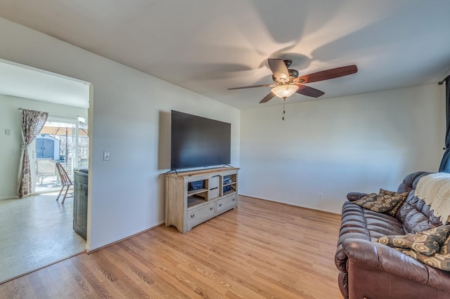 living area featuring a ceiling fan and light wood finished floors