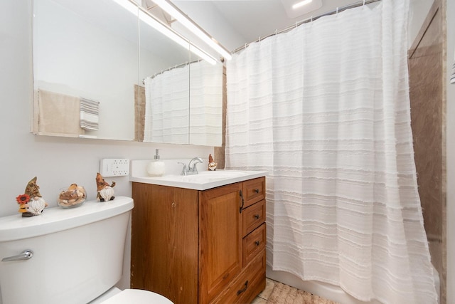 full bath with vanity, toilet, and a shower with curtain