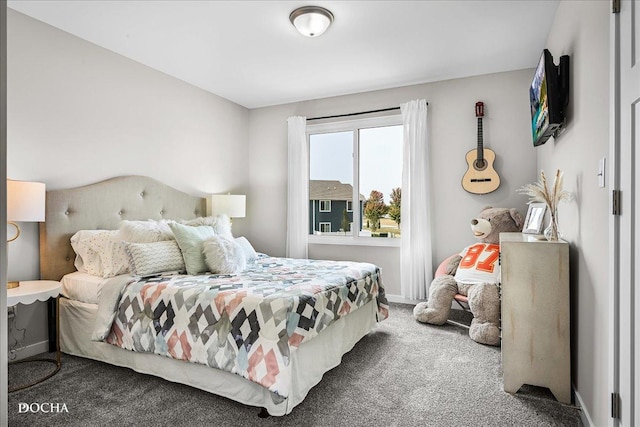 bedroom with carpet flooring