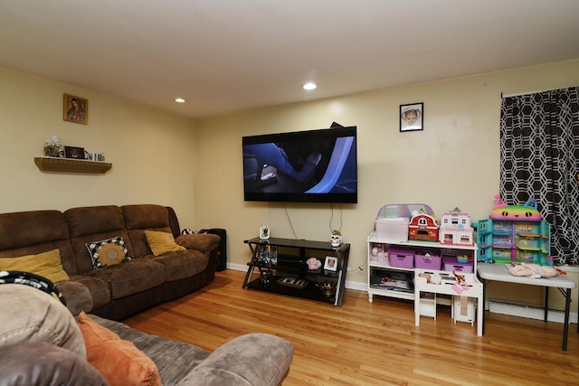 living area featuring recessed lighting, wood finished floors, and baseboards