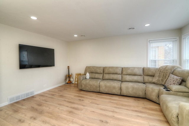 living room with light wood-style floors, recessed lighting, visible vents, and baseboards