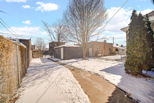 view of yard featuring a fenced backyard, a residential view, and an outbuilding