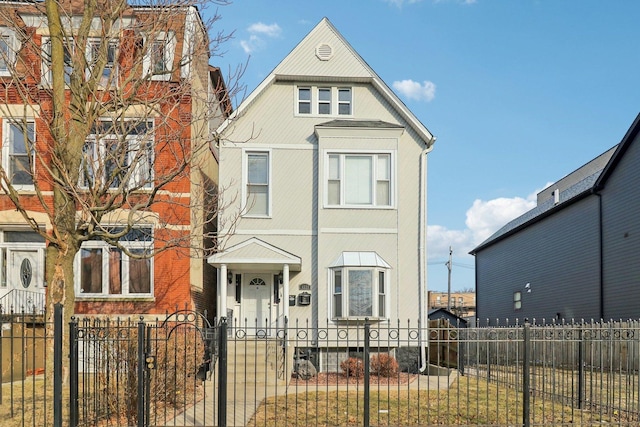 view of front of home with a fenced front yard