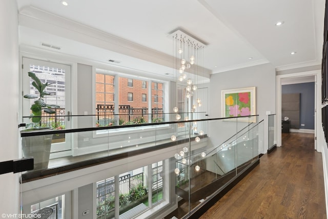 hall featuring dark wood-style floors, crown molding, recessed lighting, visible vents, and an inviting chandelier