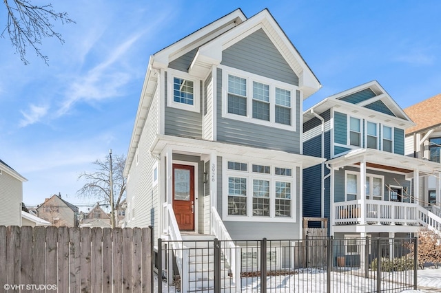 view of front of property featuring a fenced front yard