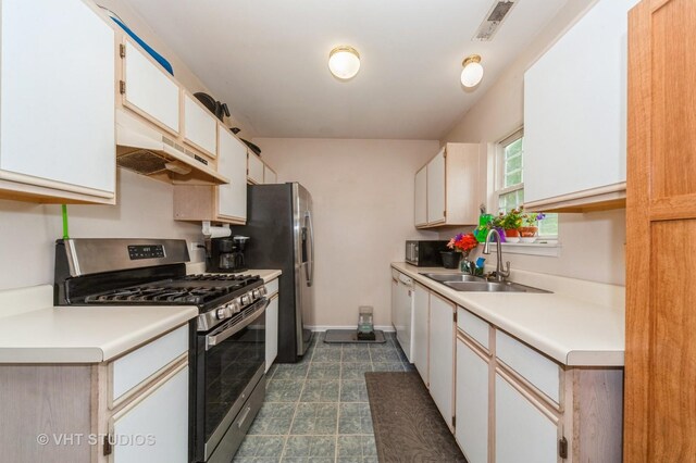 1226 N Village Dr, Round Lake Beach, IL 60073 - photo 4
