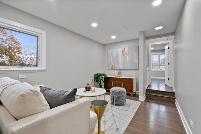 living area featuring recessed lighting, dark wood-style flooring, and baseboards